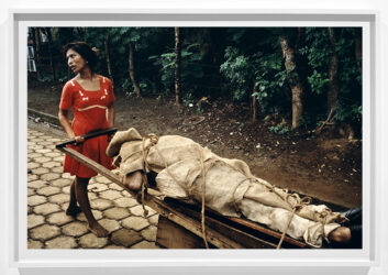 NICARAGUA. Monimbo. 1979. Monimbo woman carrying her dead husband home to be buried in their backyard.